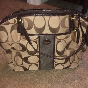 Gorgeous zippered Coach Purse